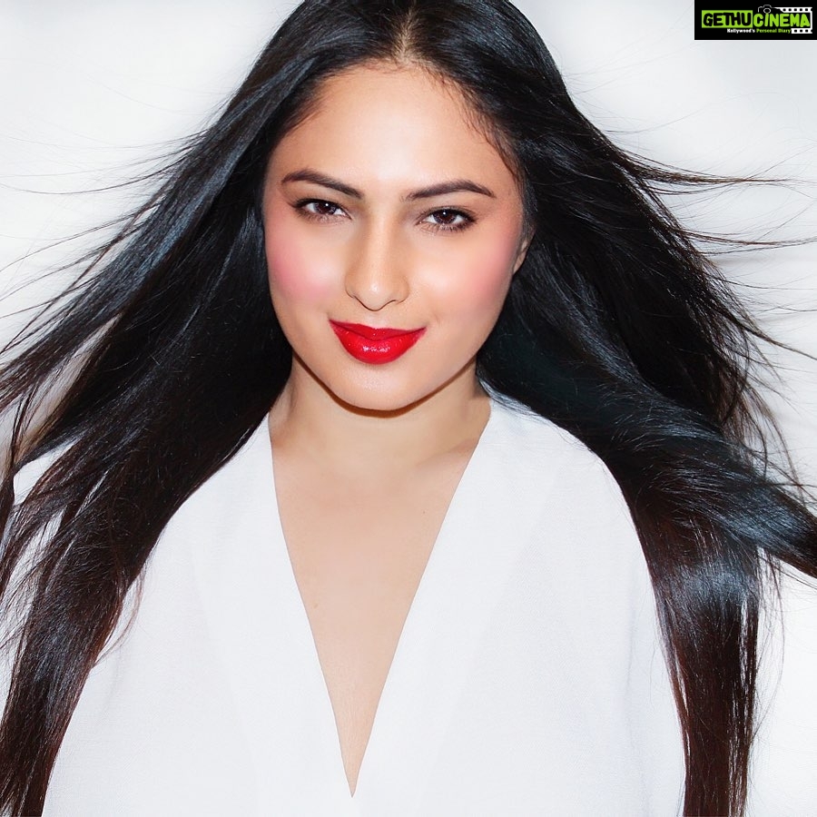 Nikesha Patel - 2.8K Likes - #photooftheday #photograpghy #model #actor #instagram #instadaily #bollywoodactress #southindianactress #bollywood #londonactor #ukactors #headshot #indianactor