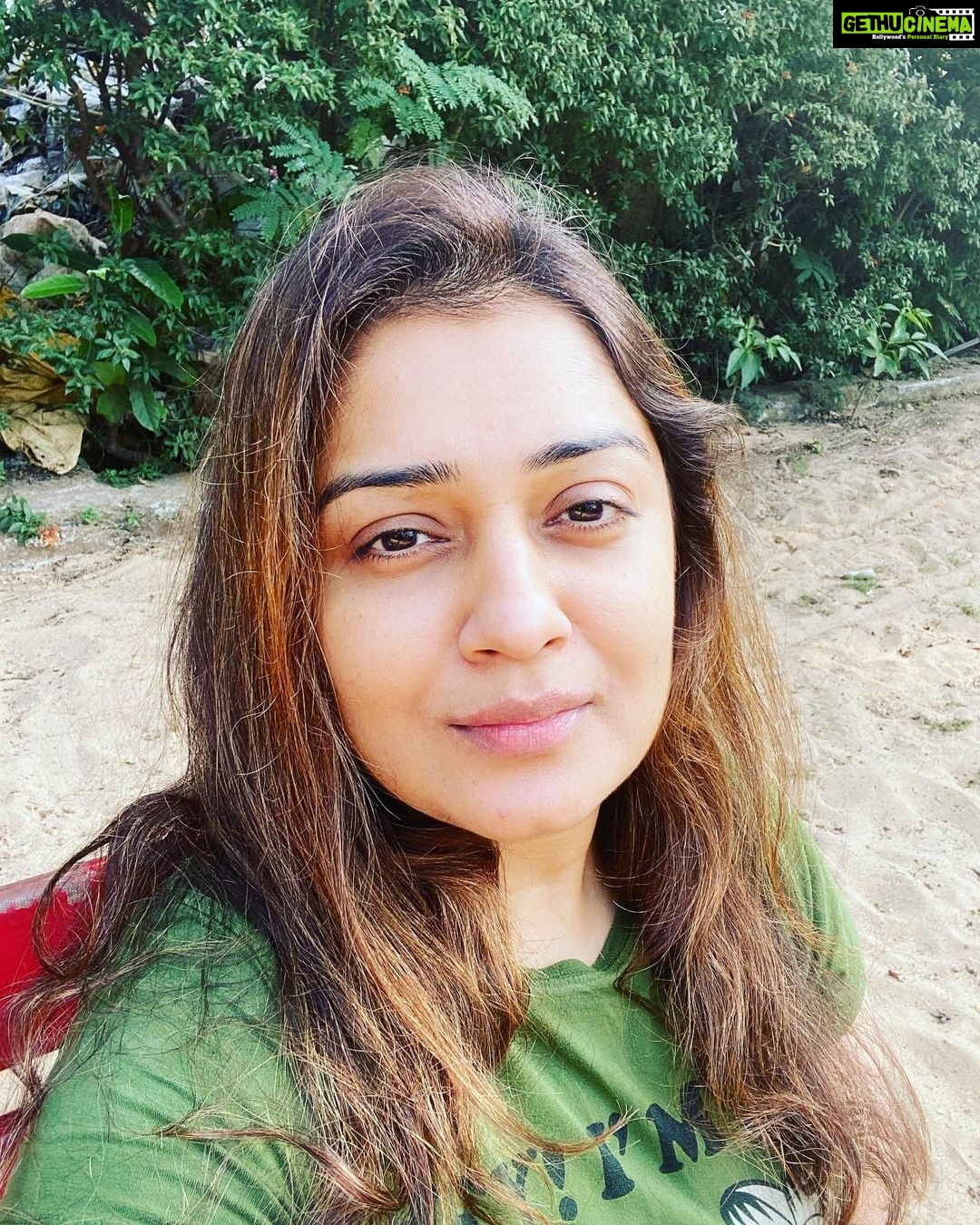 Nikita Thukral Instagram - Good morning happy Sunday morning walks are so much fun. 💕#messyhair #morningglow