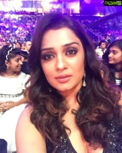 Nikita Thukral Instagram - Happy 2022  New Year may this year bring u all the happiness ,good health and what ever your heart desire. May everyone be happy thank u God for another beautiful year. #blessed #2022 #gratitude @jasmyrraofficial @gagandeepsinghmago