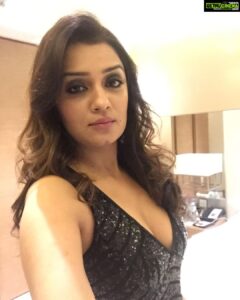 Nikita Thukral Instagram - Happy 2022  New Year may this year bring u all the happiness ,good health and what ever your heart desire. May everyone be happy thank u God for another beautiful year. #blessed #2022 #gratitude @jasmyrraofficial @gagandeepsinghmago