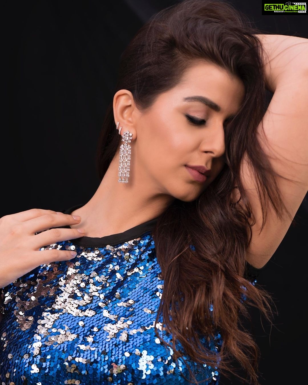 Actress Nikki Galrani HD Photos and Wallpapers January 2022 - Gethu Cinema