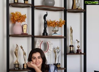 Nikki Galrani Instagram - Where love resides, memories are created, friends belong, and laughter never ends 💖 This beautiful yet bold sofa by @studioochre is the perfect choice for all my moods✨ #HomeSweetHome #HappyHome Interior Designer : @farahagarwal x @chestnutstoreys Shot by : @_yashrjain Re touched by : @kiransaphotography Interior Stylist : @sam_wade11