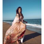 Nikki Galrani Instagram - Meet me where the sky touches the sea💕🌊 Outfit by @rajdeep.ranawat.official @oakpinionpr Jewellery by @tribebyamrapali Styled by @prathishta Make up & Hair by @anushaswamy Shot by @palaniappansubramanyam