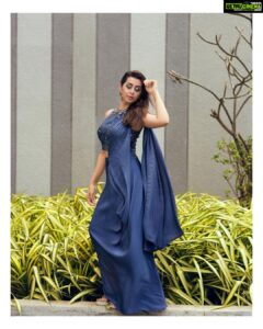 Nikki Galrani Instagram - 🦋 Make up & hair by @reenapaiva & team Outfit by @justlikethatbyanju @tifarachennai Jewellery by @esmecrystals @tifarachennai Shot by @prachuprashanth for @she_tamil