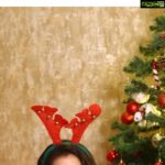 Nikki Galrani Instagram - I believe in Santa Paws🐾🎅🏻♥️