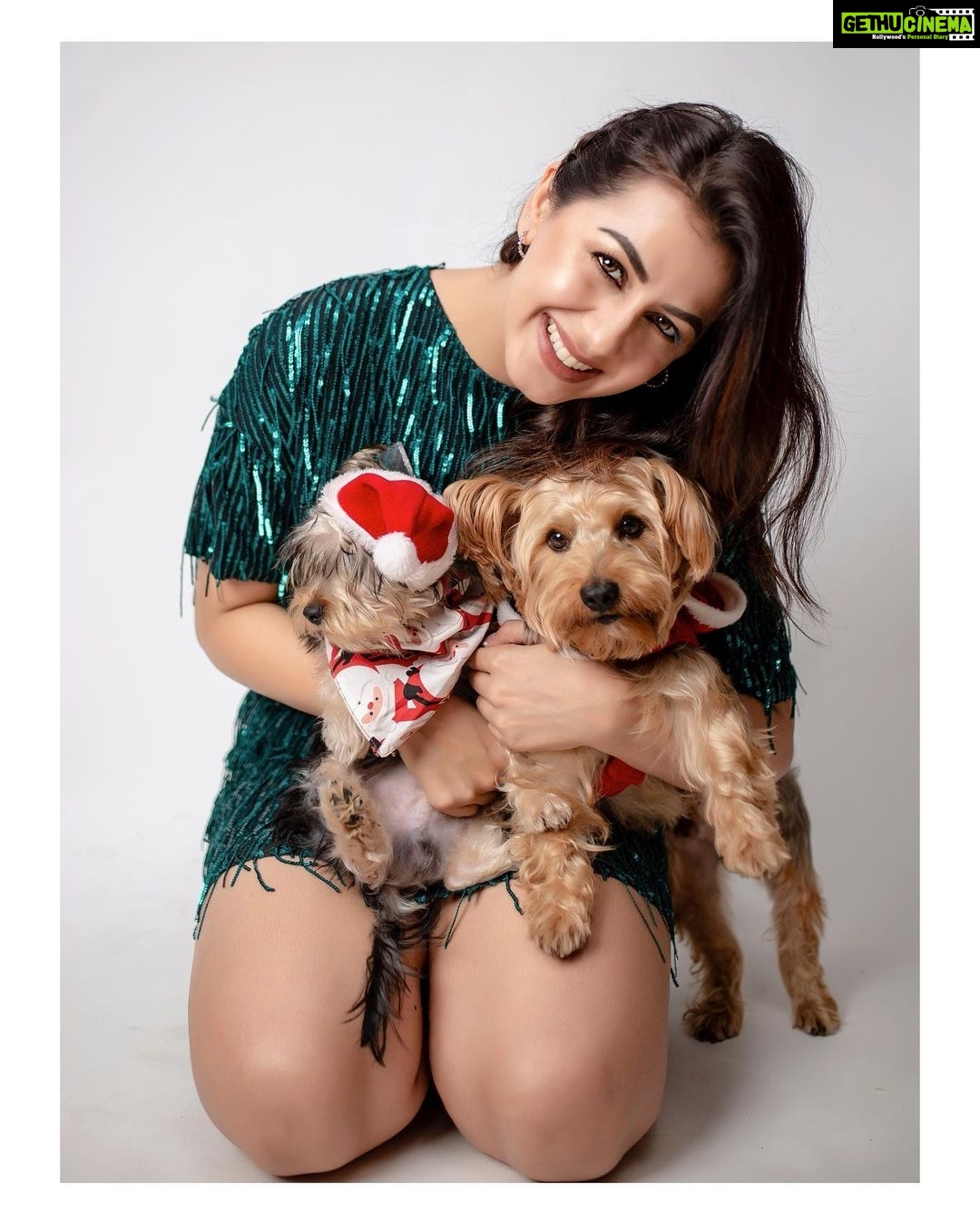 Nikki Galrani Instagram - Fur Mama 🐾♥️✨ @thepawsomeboys Pc : @kiransaphotography