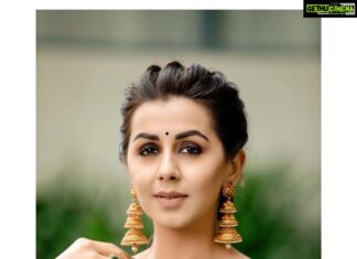 Nikki Galrani Instagram - 🦚✨ Outfit by @bluedoor.the Jewellery by @chennaidiamonds Make up & Hair by @naturalssalon Styled by @prathishta Shot by @kiransaphotography