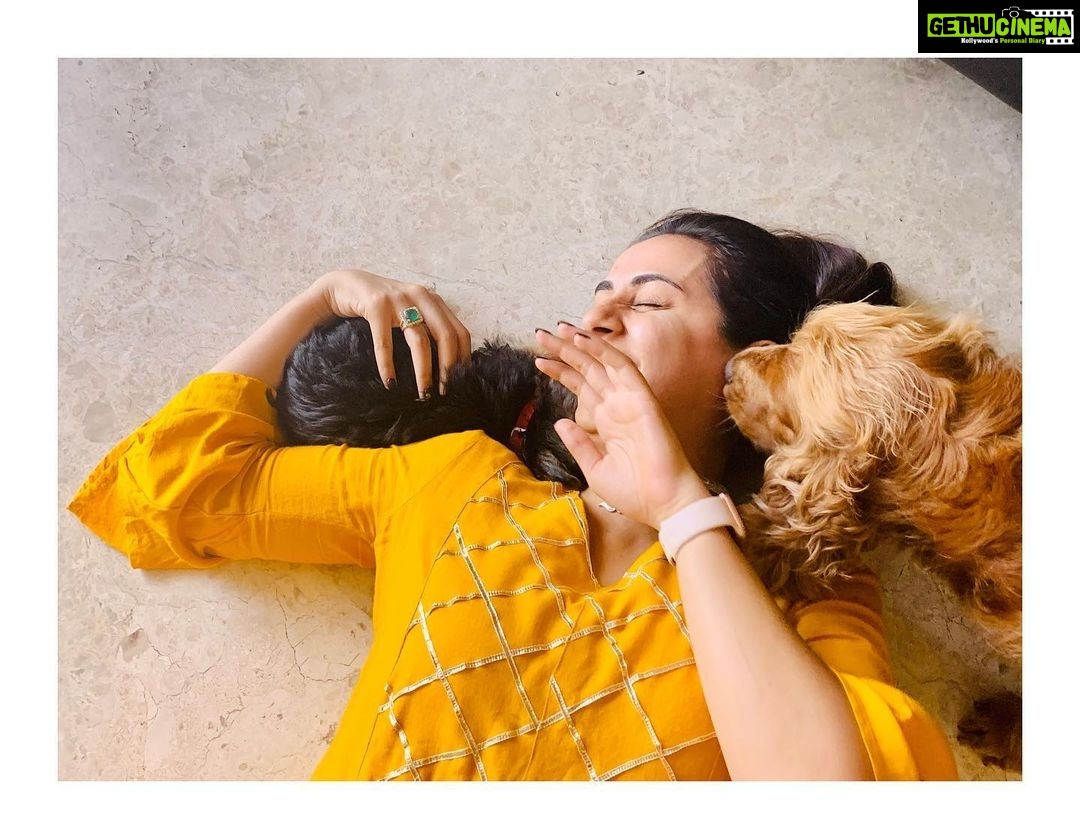 Nikki Galrani Instagram - Love Love & only Love 🐾