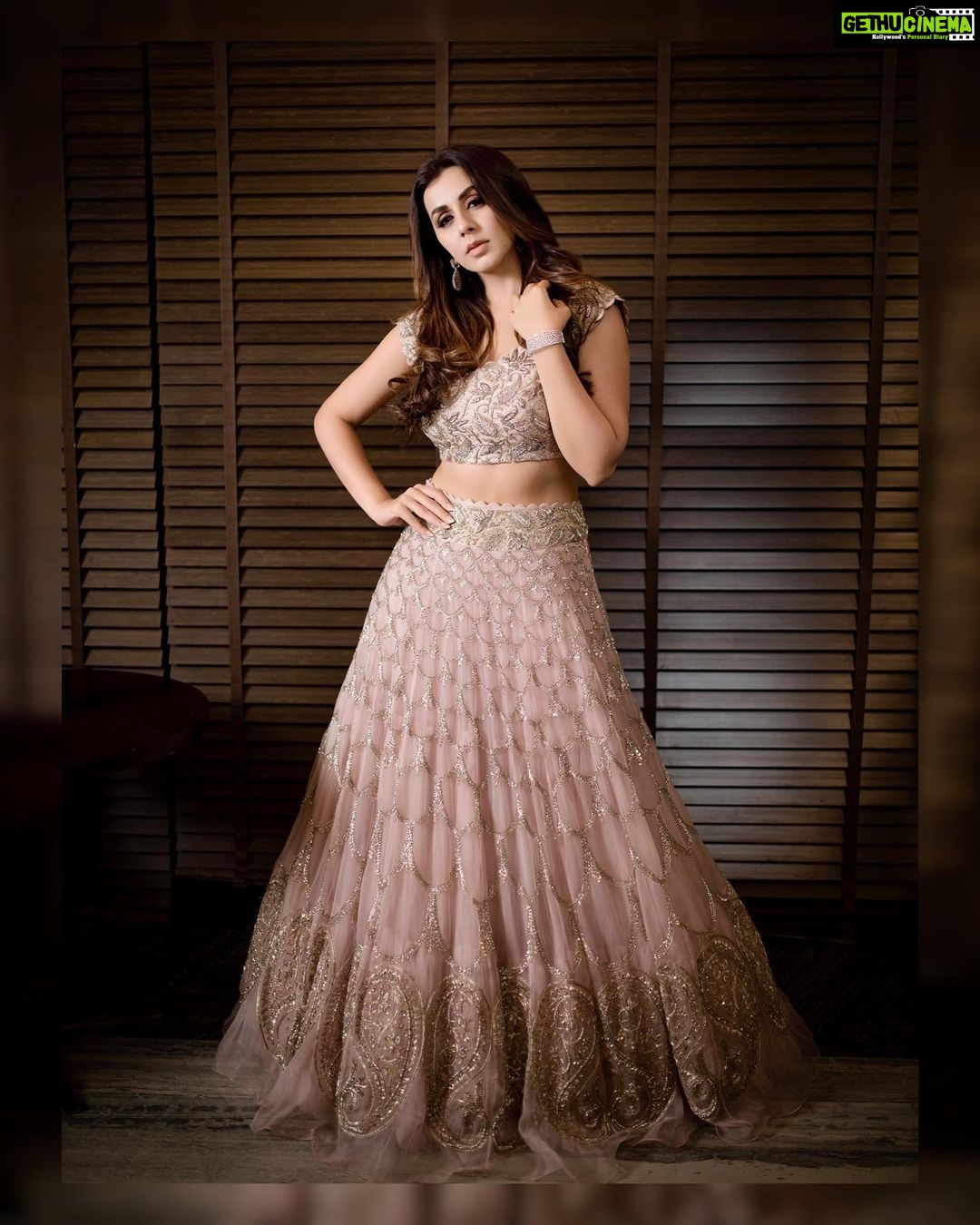 Nikki Galrani Instagram - #Bling is my thing✨✨✨ For @tifarachennai Outfit by @mrunalinirao Jewellery by @khwaahishdiamonds Make up & Hair by @bride_over Styled by @prathishta Shot by @kiransaphotography