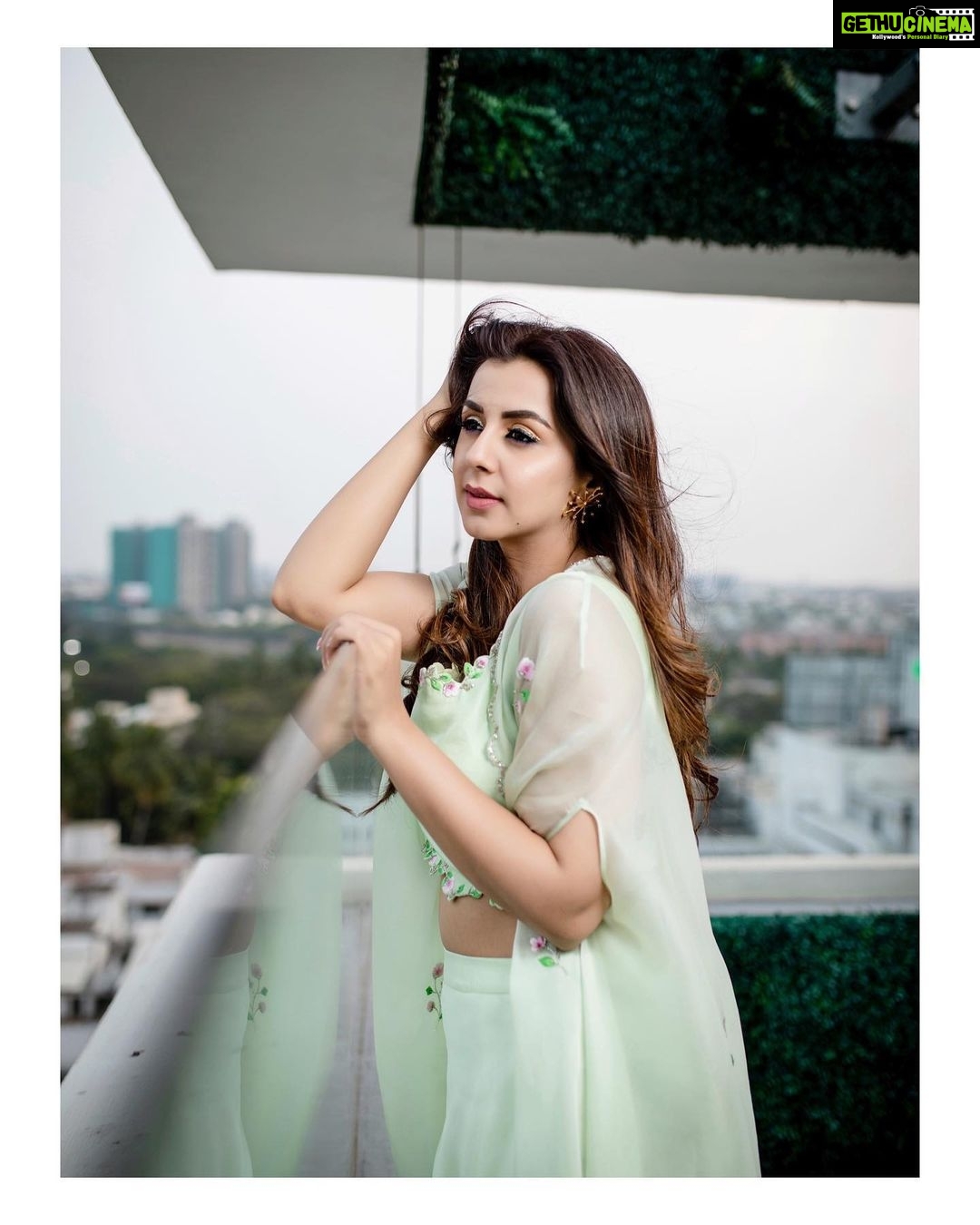 Nikki Galrani Instagram - #EidMubarak to all of you♥️🕌🌙 For @tifarachennai Outfit by #Shaanmukhi Earrings by @esmecrystals Make up & Hair by @bride_over Styled by @prathishta Shot by @kiransaphotography
