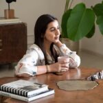 Nikki Galrani Instagram - My resting coffee face ☺️☕️