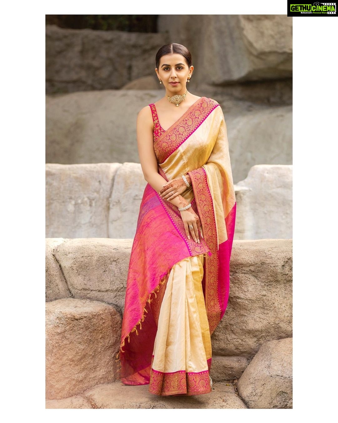 Nikki Galrani Instagram - 🌸 Outfit by @anjushankarofficial Bangles by @chennaidiamonds Styled by @prathishta Shot by @chinthuu_klicks