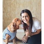 Nikki Galrani Instagram – Never underestimate the power of a Sloppy Kiss & a Wet Nose ♥️🐶
#Champion #Champ
P.C – @chennaitimestoi @praveentyagarajan @sharanya_cr