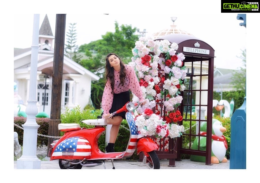 Nikki Galrani Instagram - 🌸🌸🌸 📸 by @ajmal_photography_ Chocolate Ville