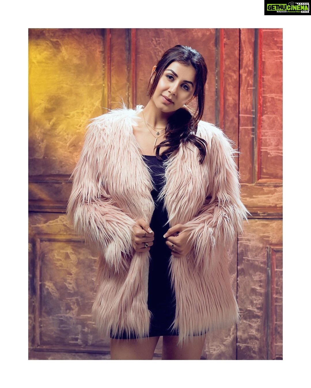 Nikki Galrani Instagram - Sweet lil Sunday #🍑 @prachuprashanth x @danam_mua