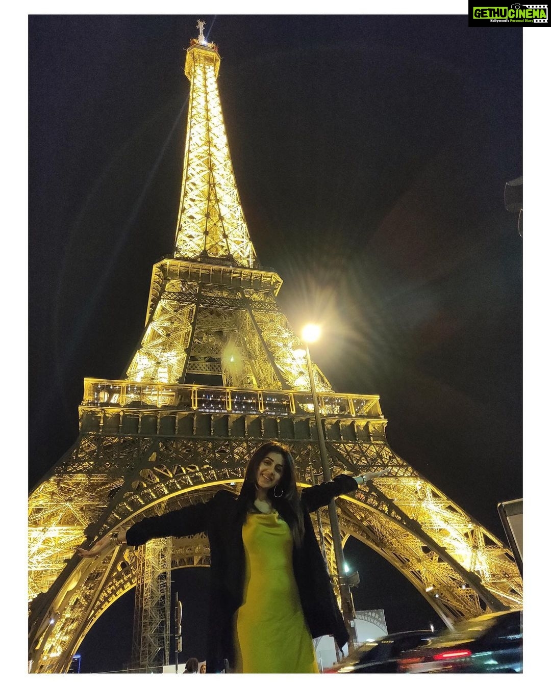 Nikki Galrani Instagram - #Live #Love #Sparkle ✨✨✨