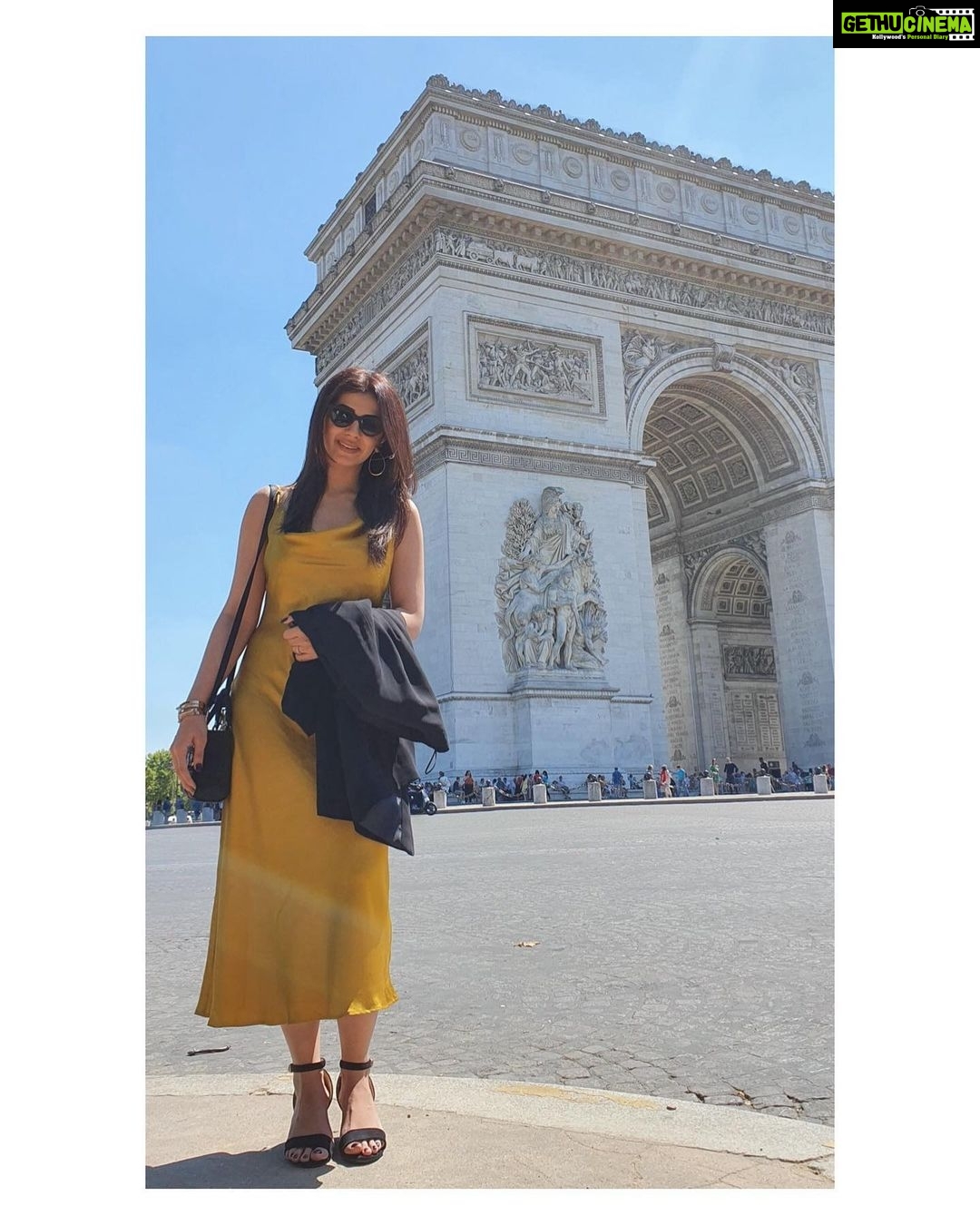 Nikki Galrani Instagram - Being Touristy ✨ Arc de Triomphe