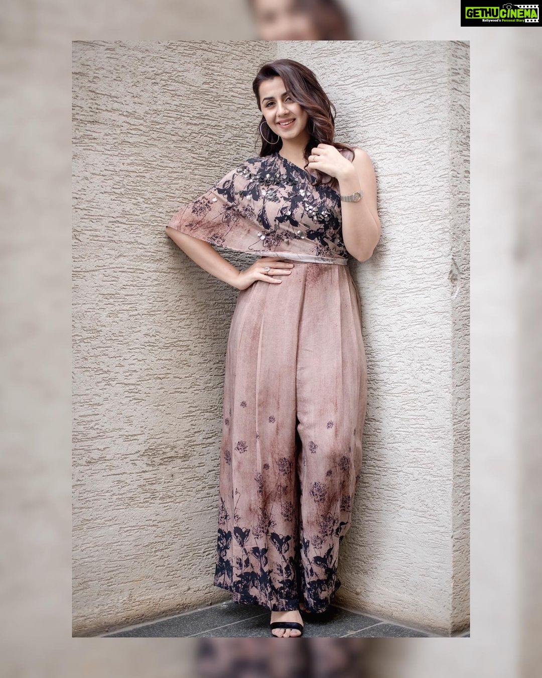 Nikki Galrani Instagram - For the Promotions of #Kee πβ¨ Outfit by @StudioRadical @MaalGaadi Make up by @Vedya.Hmua Hair by @makeupbywanshazia Shot by @KiransaPhotography Styled by @Blueprint_By_Navya_Divya & @DesignByBlueprint