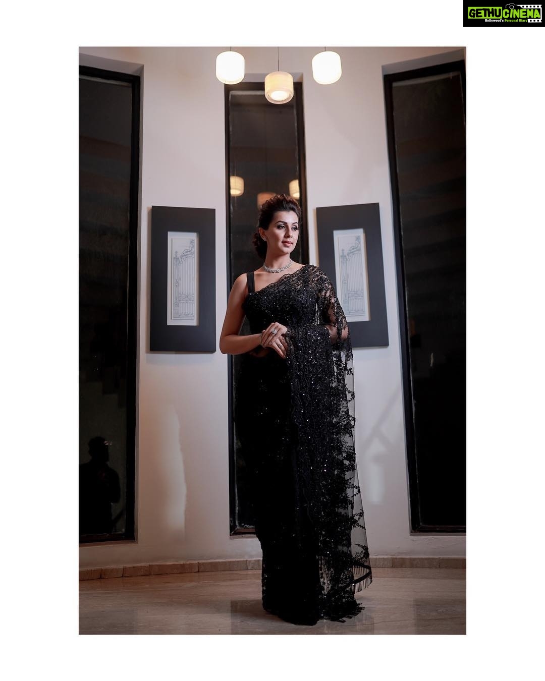 Nikki Galrani Instagram - For the Mazhavil Manorama awards last night π€ Outfit by @anjushankarofficial Jewellery by @chennaidiamonds Make up & hair by @sreshtamakeup Shot by @anandudasphotography Re touched by @kiransaphotography β¨