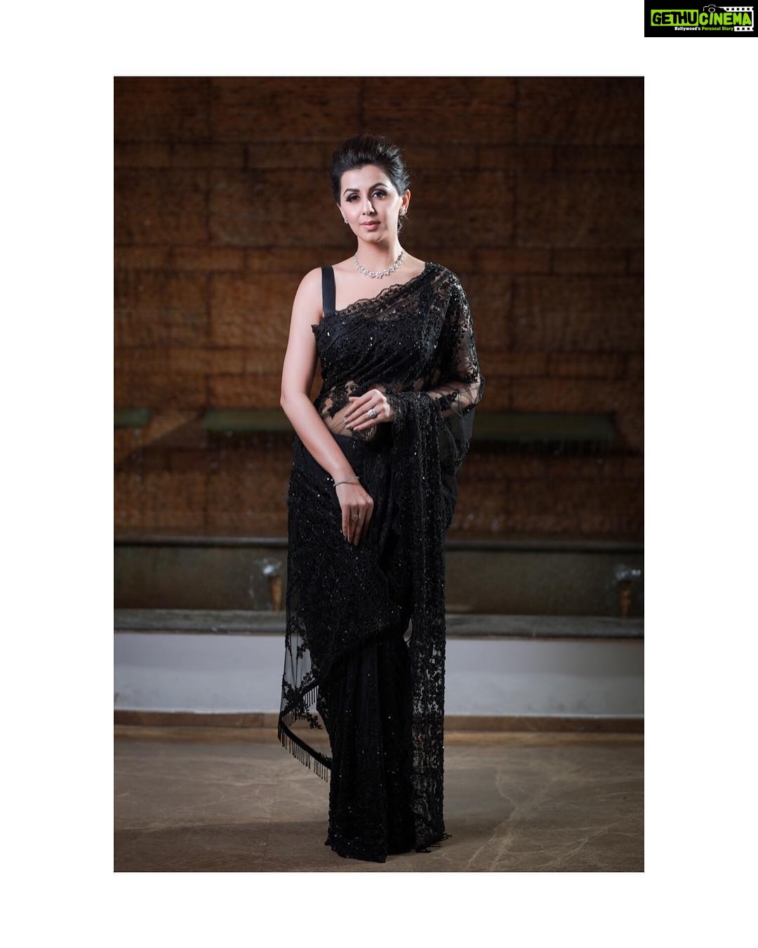Nikki Galrani Instagram - For the Mazhavil Manorama awards last night π€ Outfit by @anjushankarofficial Jewellery by @chennaidiamonds Make up & hair by @sreshtamakeup Shot by @anandudasphotography Re touched by @kiransaphotography β¨