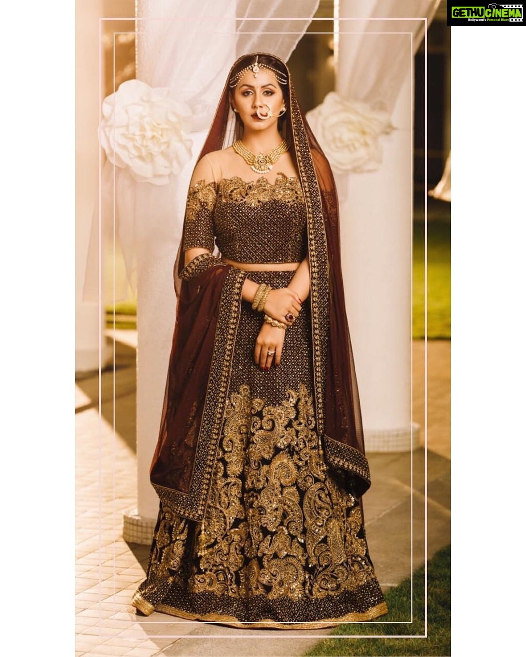 Nikki Galrani Instagram - #ThrowBack to this lovely shoot for the #WeddingVows Magazine ✨ Outfit from my store @fatiz_bridal_emporio #Hyderabad Jewellery by @chennaidiamonds Make up & hair by @samanthajagan Shot by @v.s.anandhakrishna ✨ #TBT