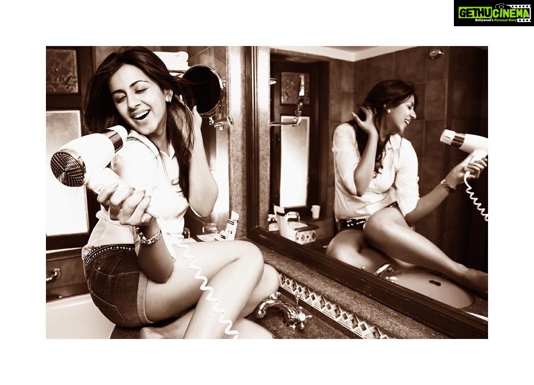 Nikki Galrani Instagram - Professional #BathroomSinger since 1992 🎤👻😜🤦🏻♀️ #SingLikeNoOnesListening 🎵