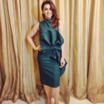 Nikki Galrani Instagram - Thank uuuu Sarraaaa 💖🤗🧚🏻‍♀️ #Repost @vksara ・・・ Congratulations @nikkigalrani on winning The SIFA FASHION ICON IN FILM -female this evening ! My pleasure styling you this evening for the Awards! @nikkigalrani in a deep green sheath dress by @renasci.in ❤️