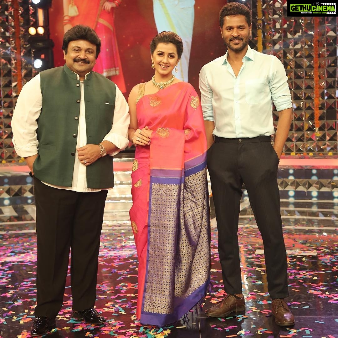Nikki Galrani Instagram - Sneak Peek into the #AudioLaunch of #CharlieChaplin2 💖✨ #SunTv #DiwaliSpecial #CC2 #HappyDiwali 🎇 Outfit by @cliosilks Jewellery by @chennaidiamonds Styled by @dorothyjai 😊