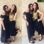 Nikki Galrani Instagram - Awwww ❤️❤️🤗 #Repost @vksara ・・・ Always so much fun with this ever energetic , fun, loving & crazy woman!!! My beautiful Friend @nikkigalrani 😘❤️ #nikkigalrani #actress #wonderfulhuman #loveherenergy #postivevibes #lovelovelove #❤️ #thankful #candidme