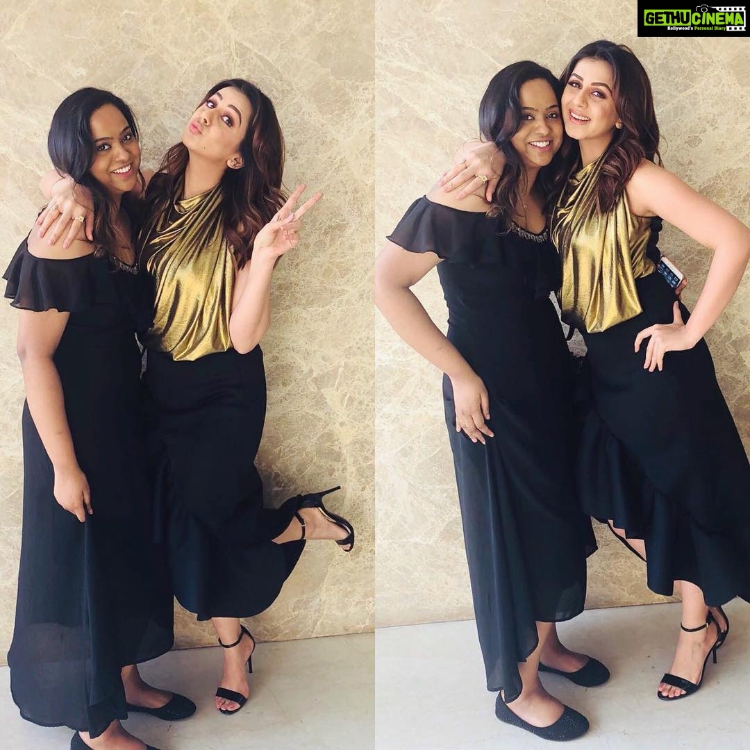 Nikki Galrani Instagram - Awwww ❤️❤️🤗 #Repost @vksara ・・・ Always so much fun with this ever energetic , fun, loving & crazy woman!!! My beautiful Friend @nikkigalrani 😘❤️ #nikkigalrani #actress #wonderfulhuman #loveherenergy #postivevibes #lovelovelove #❤️ #thankful #candidme