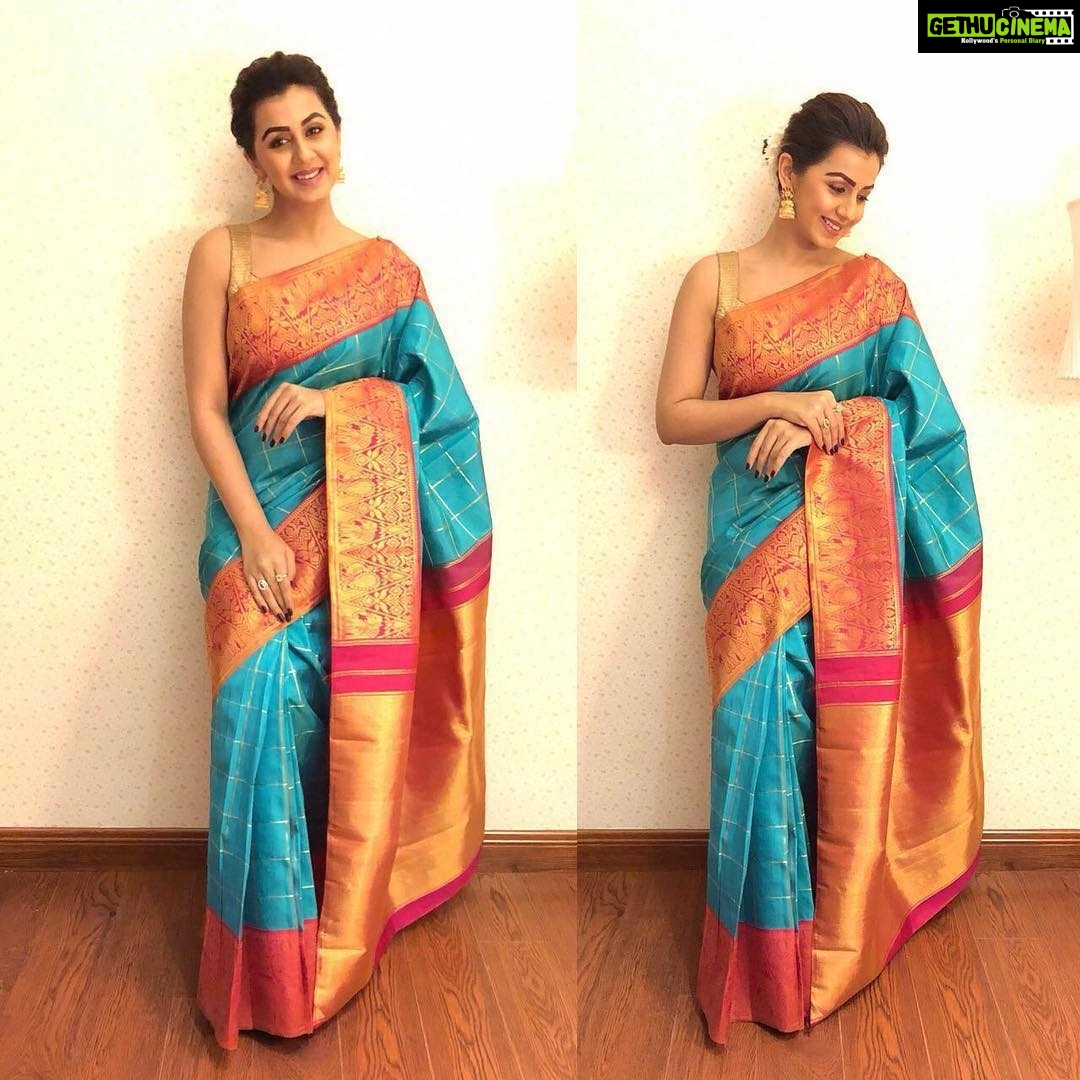 Nikki Galrani Instagram - π€π€π€ #Repost @vksara γ»γ»γ» Styling the very gorgeous and talented Actress @nikkigalrani for an event in Salem this evening. Nikki embracing the traditional South Indian look in a pure zari traditional kanchivaram silk Saree carefully handpicked by me. Celebrity @nikkigalrani Wardrobe Styling @vksara Outfit by @sarangithestore #work #actress #nikkigalrani #kollywoodcinema #celebritystylist #costumedesigner #lovemyjob #loveher #β€οΈ#kanchipuram #kanchivaram #saree #tamil Salem, India