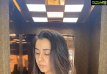 Nikki Galrani Instagram - #SICK 😉 @weaveinindia x @theamethyststore x @makeupbywanshazia x @ashwinihairandmakeup 📸 : @neha.trilok
