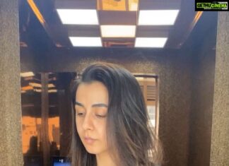 Nikki Galrani Instagram - #SICK 😉 @weaveinindia x @theamethyststore x @makeupbywanshazia x @ashwinihairandmakeup 📸 : @neha.trilok