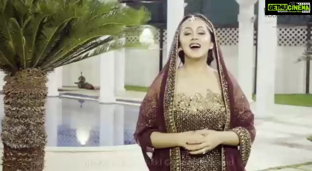 Nikki Galrani Instagram - Throwback to 2018's 1st cover shoot for @weddingvows_insta π Wearing collection from my own store @fatizhyderabad ππ Styled by @sru_sai πΈ by @v.s.anandhakrishna Make up & hair by @samanthajagan π€ #WeddingVows #FatizHyderabad