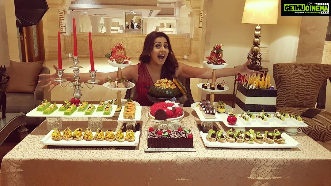Nikki Galrani Instagram - When FOOD is your First Love 😍🐒❤😝 #AllMine #Food #Foodie #ShootMode #ShootLife #FirstLove