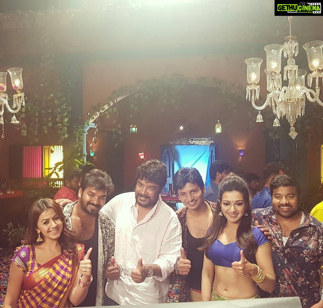 Nikki Galrani Instagram - And it's a wrapppppp !!! What a colourful n fun journey it's been ❤ #Kalakalappu2