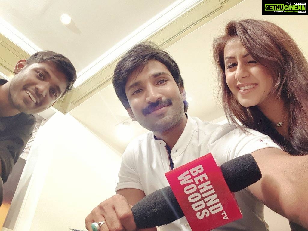 Nikki Galrani Instagram - All set to go live on the #Behindwoods Facebook Page !!! Tune innnnnn and bring onnnnnn your questions 😃😃😃 @aadhiofficial #MaragathaNaanayam
