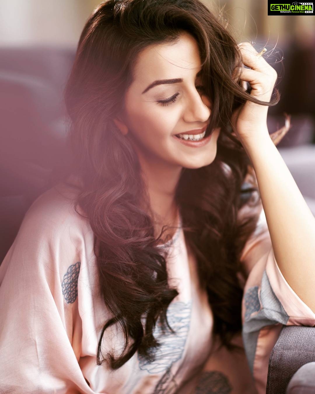 Nikki Galrani Instagram - Be the energy you want to attract , get your happy onnn 💃💫💖 #HappyGirlsAreThePrettiest #HappyMe #SmileLikeYouMeanIt