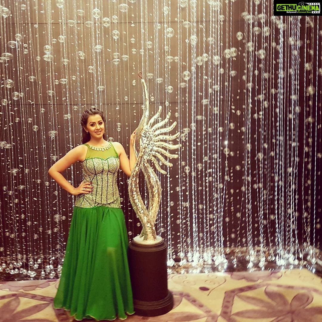 Nikki Galrani Instagram - Performance readyyyyyyy 😊 at the #IIFAUtsavam2017 Let's rock n rollllll 💃💃💃 #IIFA2017 #IIFASouth2017