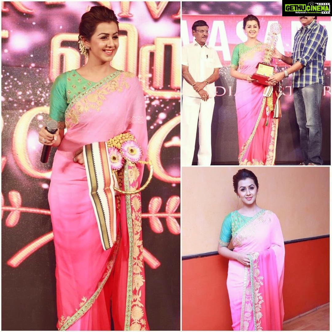 Nikki Galrani Instagram - Thank u team #V4Entertainment for this honour 😊🙏🏻 #BestActress #MGRShivajiAwards #V4Awards #Kollywood