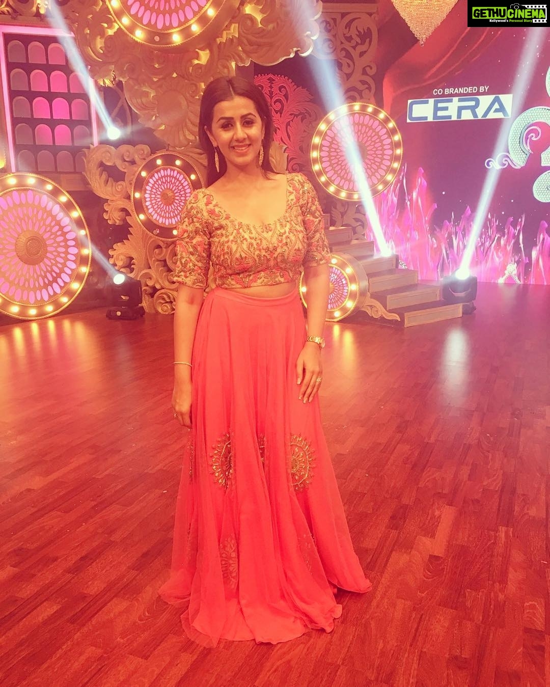 Nikki Galrani Instagram - #MalayaliVeetamma from tonight 😊👍🏻 Tune into #FlowersTV @ 9 pm 😊 #Malayalam #Kerala