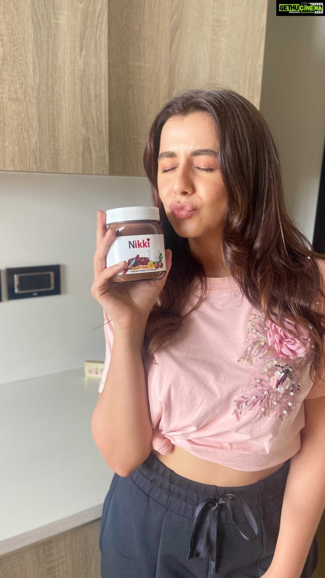 Nikki Galrani Instagram - #Guilty #NotGuilty 😋🐣 Video courtesy @neha.trilok ✨ Tag a #NutellaLover ✨ #Nutella