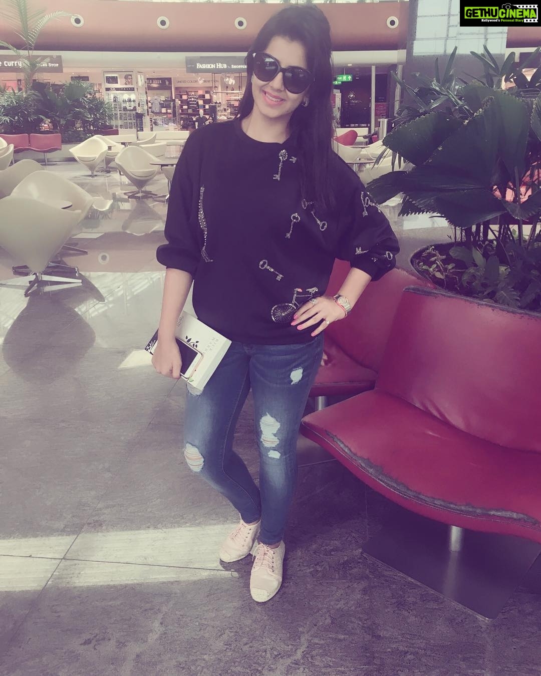 Nikki Galrani Instagram - Enroute #Australia 😎 Bangalore International Airport Bus Terminal