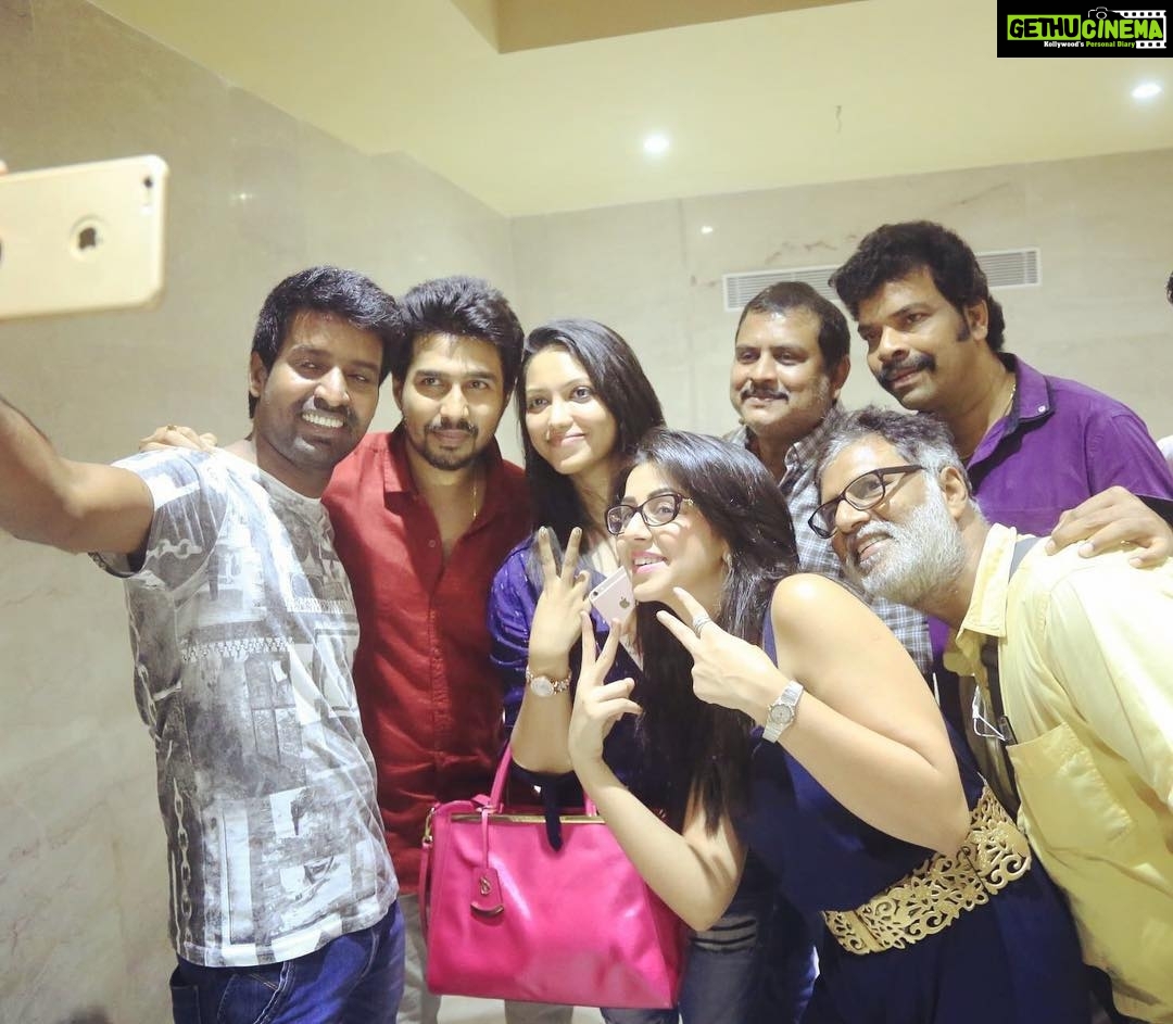 Nikki Galrani Instagram - #100Days of Laughter & a life full of Memories & Happiness ❤️ #VVV completes a century & still running ! Big love to u all on behalf of the entire team for making this possible 🤗😘❤️