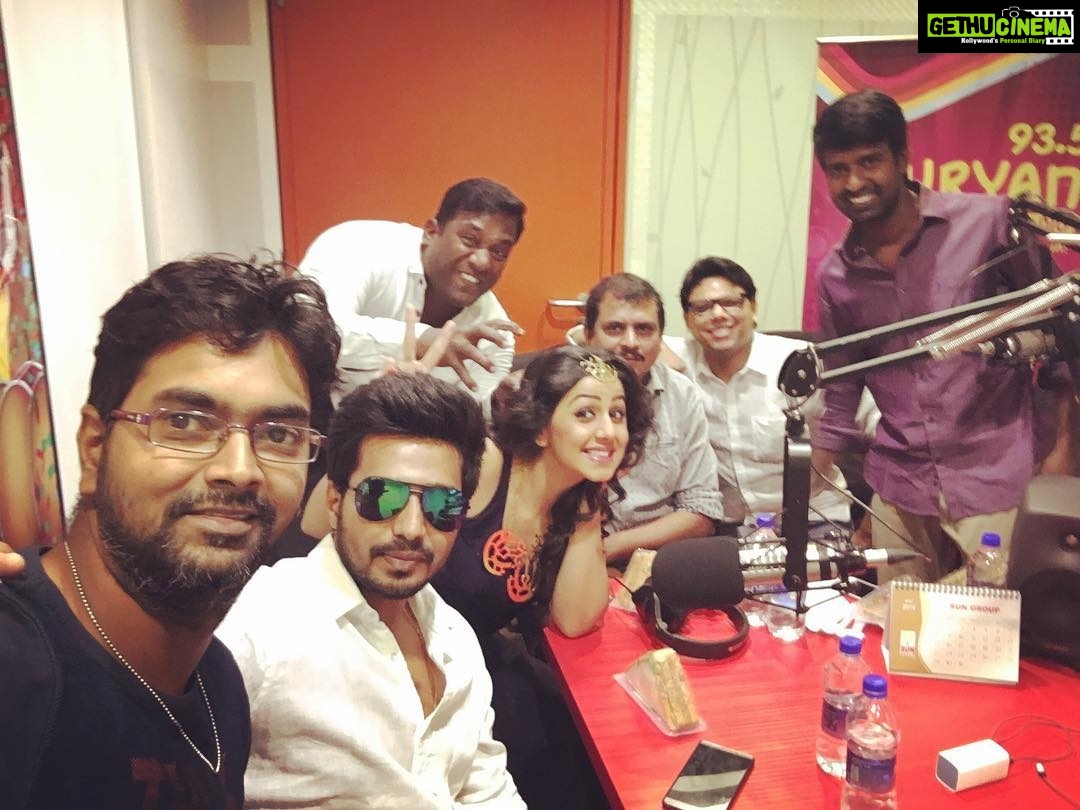 Nikki Galrani Instagram - And here we are for the audio launch of #VelainuVandhuttaVellakaran 😄 #SuryanFM #TuneIn now 😊😈 #Vishnu #Soori #DirEzhil #RobotShankar