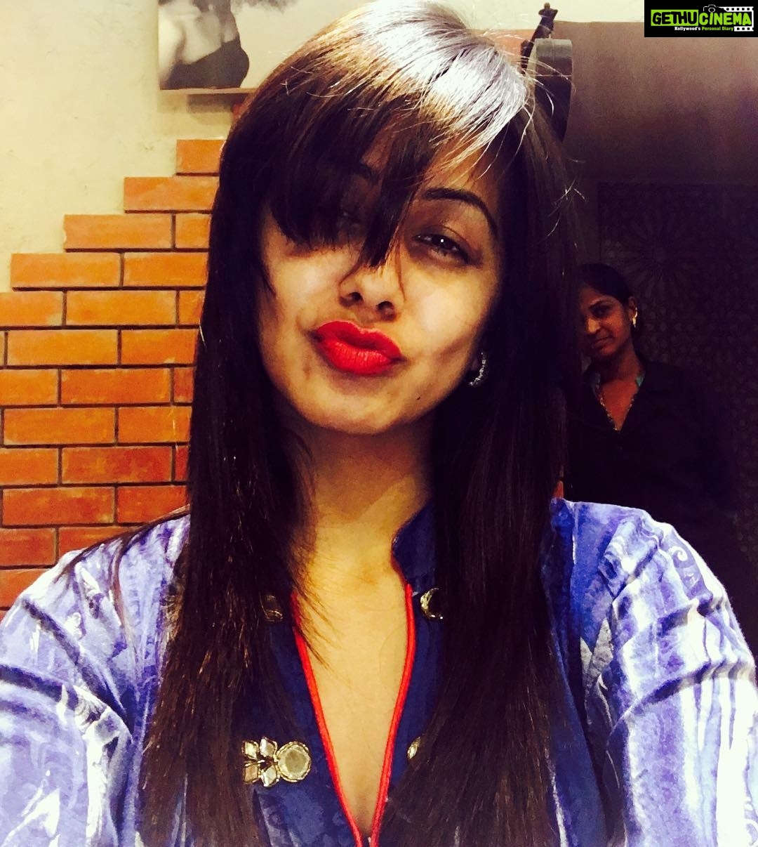 Nikki Galrani Instagram - When all else fails ! Go get your hair cut ππΌππΌππΌ My new hair do πππ»ππ»ππ» #PhotoBombed π #BangaloreDays