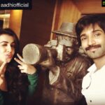 Nikki Galrani Instagram - #Repost @aadhiofficial with @repostapp. ・・・ Pic with d photographer himself😖📷📷📷 #malupu promotion timeee!!