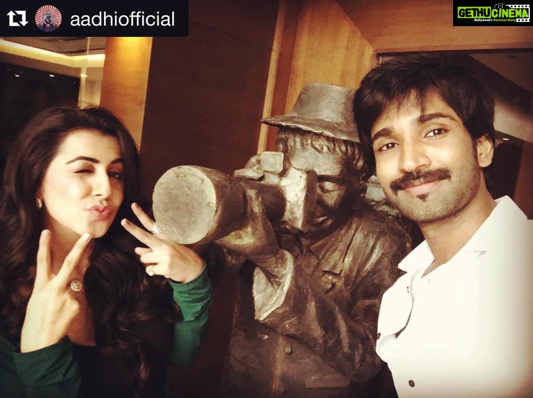 Nikki Galrani Instagram - #Repost @aadhiofficial with @repostapp. ・・・ Pic with d photographer himself😖📷📷📷 #malupu promotion timeee!!