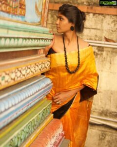 Niranjani Ahathian Instagram - Throwback 
My first ever photoshoot for my boutique MANJAL. When I never wanted to be in front of the camera, vardha puyal had other plans. It Ruined my whole shoot that I planned with someone  and put me infront of the camera saying.. 
hey you
No choice.. 
you do this NOW. 
That’s how These pics happend and 
They r the reason I get to be thenmozhi in KKK(kannum kannum kollaiadithal)
sweet memories to cherish ❤️❤️
P.S without makeup🙈