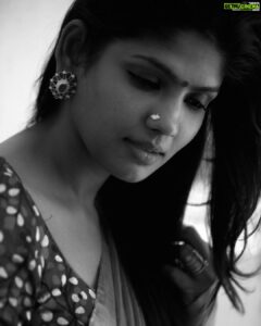 Niranjani Ahathian Instagram - Throwback My first ever photoshoot for my boutique MANJAL. When I never wanted to be in front of the camera, vardha puyal had other plans. It Ruined my whole shoot that I planned with someone and put me infront of the camera saying.. hey you No choice.. you do this NOW. That’s how These pics happend and They r the reason I get to be thenmozhi in KKK(kannum kannum kollaiadithal) sweet memories to cherish ❤️❤️ P.S without makeup🙈